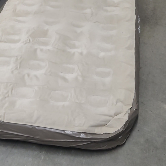 USED AIR BED - Picture 8 of 11